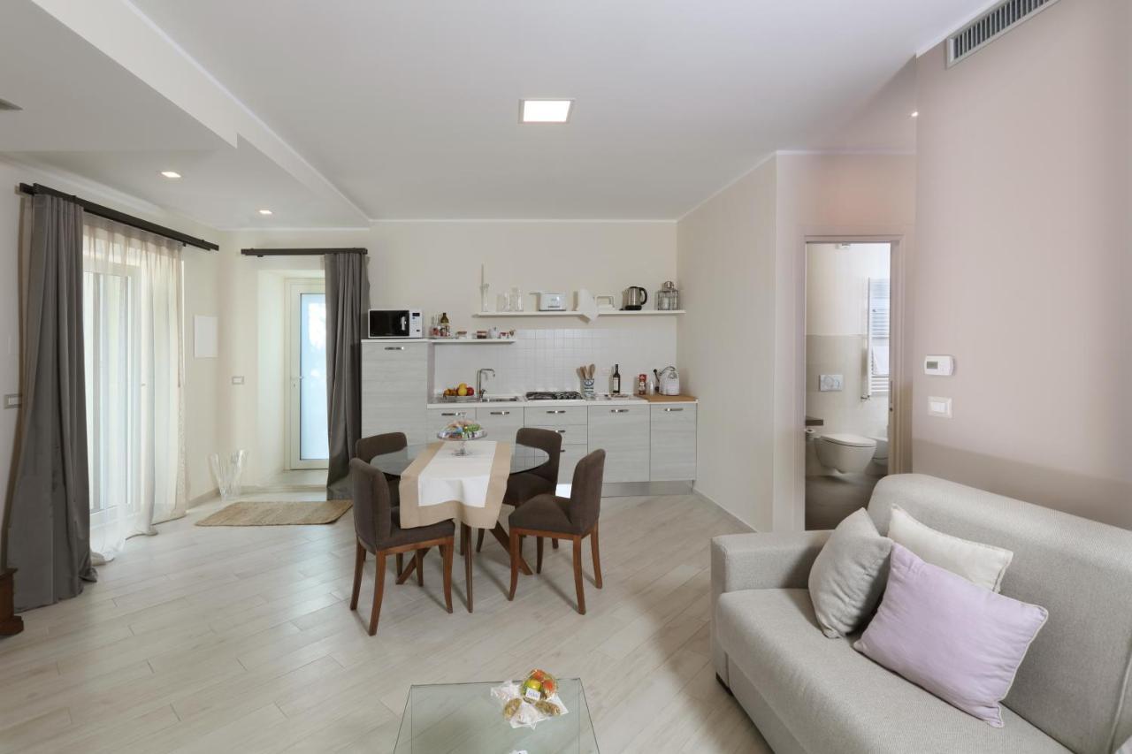 Sparviero Luxury Suites ตาออร์มินา ภายนอก รูปภาพ