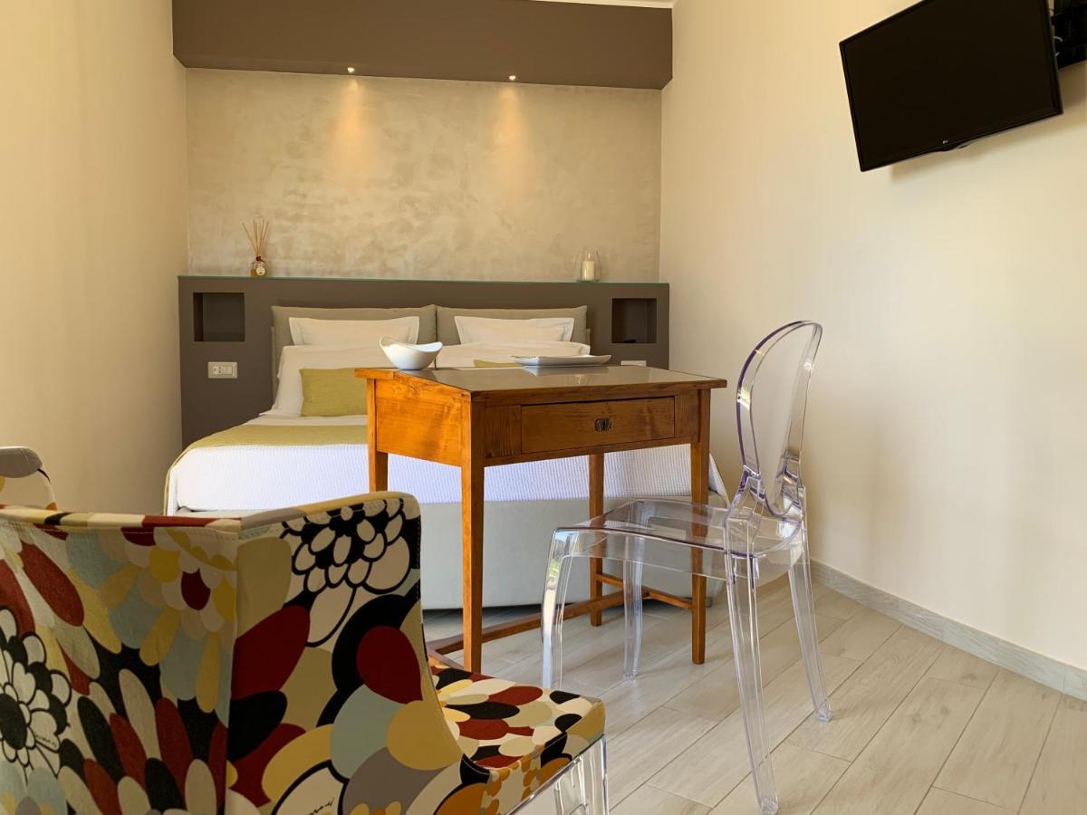 Sparviero Luxury Suites ตาออร์มินา ภายนอก รูปภาพ