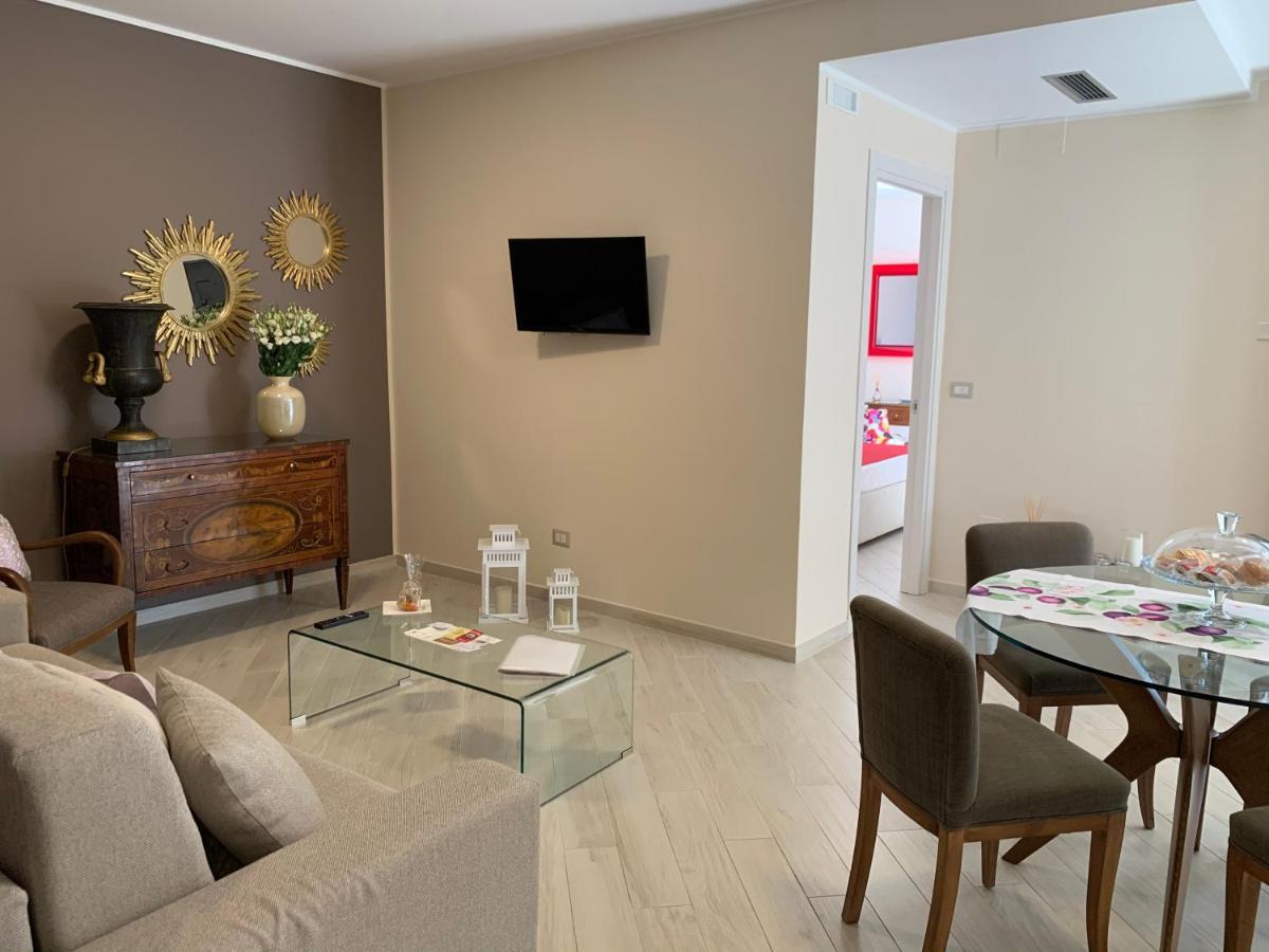 Sparviero Luxury Suites ตาออร์มินา ภายนอก รูปภาพ