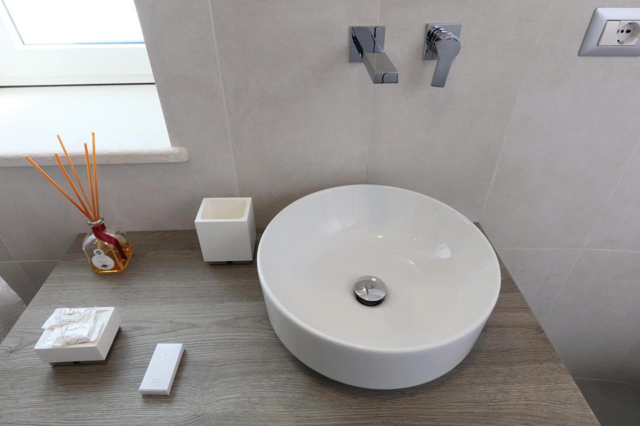 Sparviero Luxury Suites ตาออร์มินา ภายนอก รูปภาพ