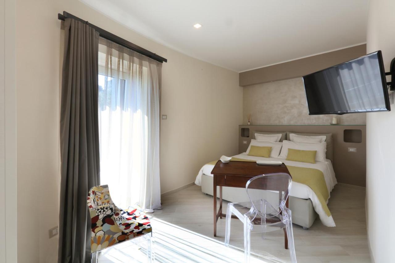 Sparviero Luxury Suites ตาออร์มินา ภายนอก รูปภาพ