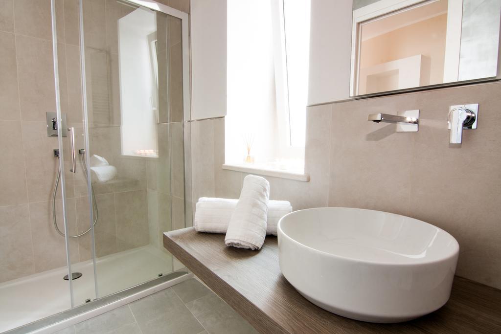 Sparviero Luxury Suites ตาออร์มินา ภายนอก รูปภาพ
