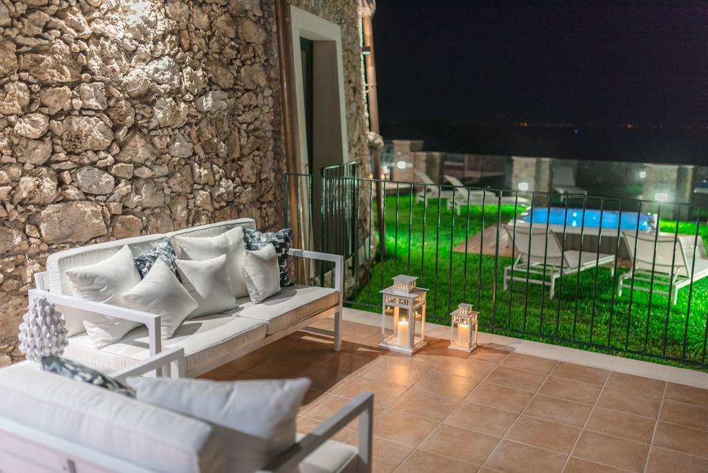 Sparviero Luxury Suites ตาออร์มินา ภายนอก รูปภาพ